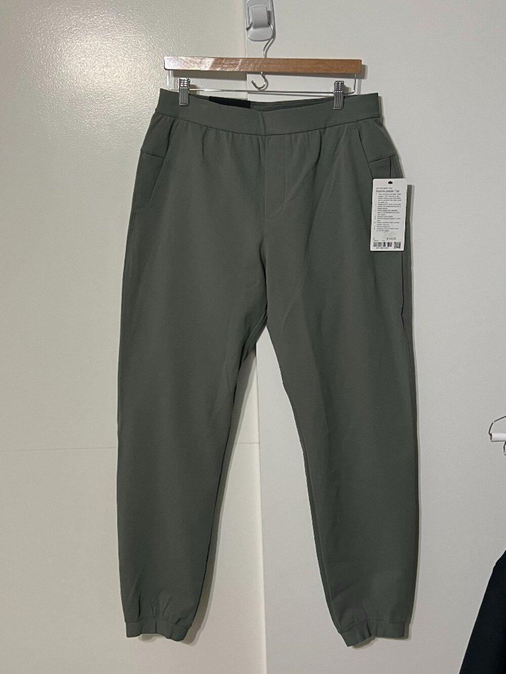 Lululemon Sojourn Jogger pants (Men's L TALL)